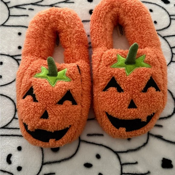 2 Pairs of Dearfoams Halloween Bat and Pumpkin Slippers W 7-8 M 5-6 - Picture 3 of 7